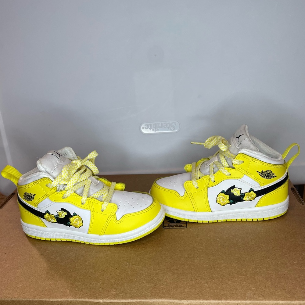 AIR JORDAN 1 MID GS “Dynamic Yellow"